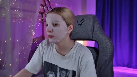 aurorawrenfield online show from 23, 3, 2026