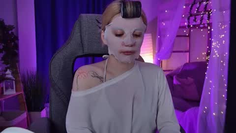 aurorawrenfield online show from 25, 3, 2026