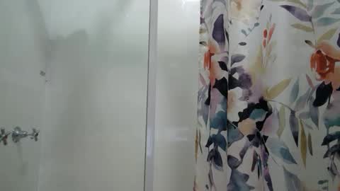 Snapshot of aussielovingxxx chatting on 17, 12, 2024 Milf4u online show from 17, 12, 2024