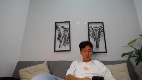 Snapshot of austinreeds chatting on 21, 10, 2025 austinreeds online show from 21, 10, 2025