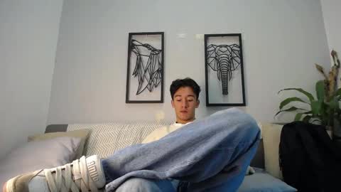 Snapshot of austinreeds chatting on 15, 11, 2025 austinreeds online show from 15, 11, 2025