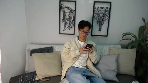 Snapshot of austinreeds chatting on 16, 11, 2025 austinreeds online show from 16, 11, 2025