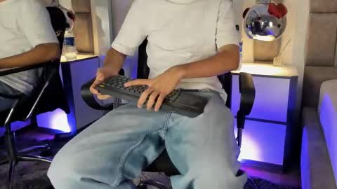 austinreeds online show from 4, 3, 2026