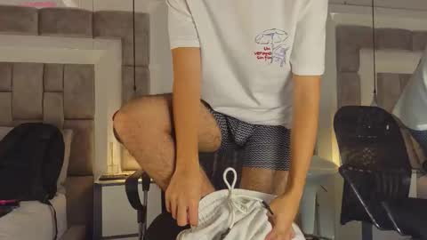 austinreeds online show from 25, 3, 2026