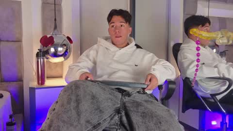 austinreeds online show from 7, 4, 2026