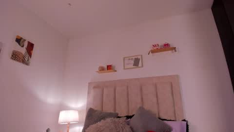 Avaline Help me reach 100 likes TRANSMISSION EVERY DAY FROM 39 PM online show from 23, 2, 2025