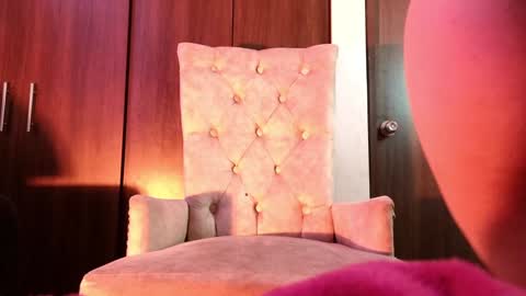 Snapshot of avi_frost chatting on 4, 2, 2025 Saraaaa independent model 3 online show from 4, 2, 2025