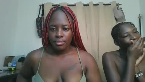 Snapshot of avian_babe1 chatting on 29, 6, 2026 avian_babe1 online show from 29, 6, 2026