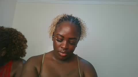 Snapshot of avian_babe1 chatting on 22, 7, 2026 avian_babe1 online show from 22, 7, 2026