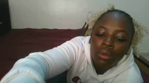 Snapshot of avian_babe1 chatting on 24, 7, 2026 avian_babe1 online show from 24, 7, 2026