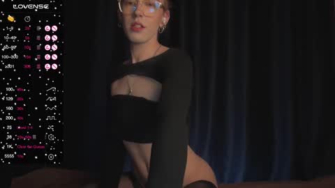 avril_pearly_ online show from 7, 3, 2025