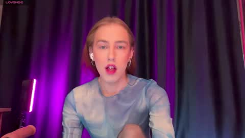 Snapshot of avril_pearly_ chatting on 15, 12, 2025 avril_pearly_ online show from 15, 12, 2025