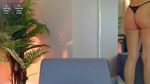 AVRILL CYRUX online show from 7, 10, 2025