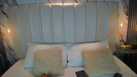 Avy  online show from 14, 10, 2025