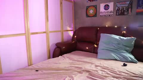 Snapshot of awondrr chatting on 8, 4, 2026 Alice online show from 8, 4, 2026