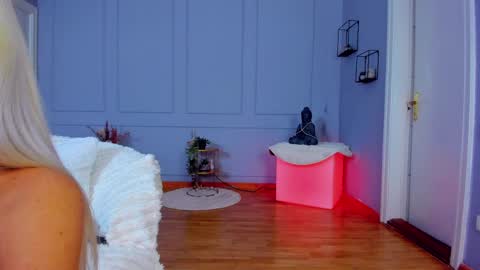 Snapshot of awww_ella chatting on 19, 4, 2026 Ella online show from 19, 4, 2026