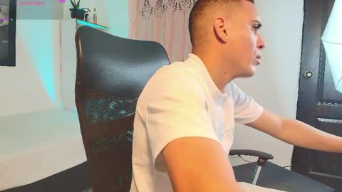 Snapshot of axel__fierro chatting on 4, 4, 2026 axel__fierro online show from 4, 4, 2026