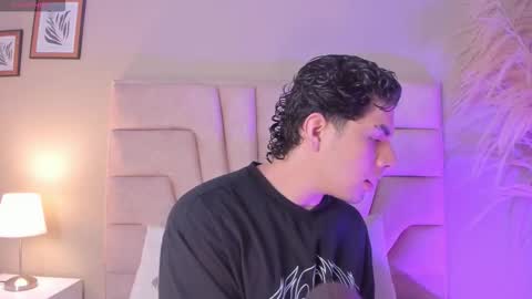 Yooung King  online show from 9, 2, 2026