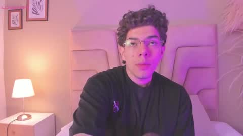 Yooung King  online show from 10, 2, 2026