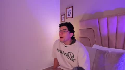 Yooung King  online show from 11, 2, 2026