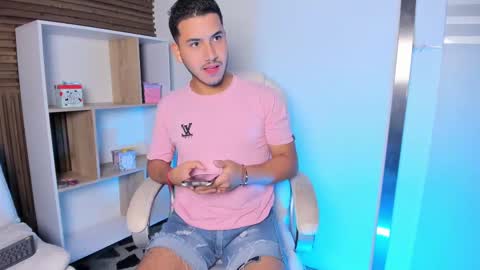 Snapshot of axel_grey_ chatting on 13, 9, 2025 axel_grey_ online show from 13, 9, 2025