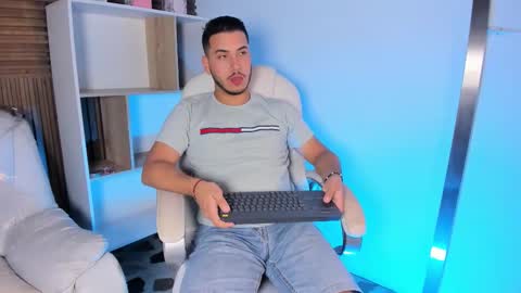 Snapshot of axel_grey_ chatting on 23, 9, 2025 axel_grey_ online show from 23, 9, 2025