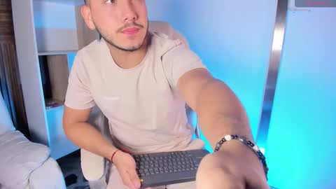 Snapshot of axel_grey_ chatting on 26, 9, 2025 axel_grey_ online show from 26, 9, 2025