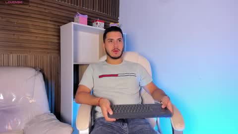 Snapshot of axel_grey_ chatting on 1, 10, 2025 axel_grey_ online show from 1, 10, 2025