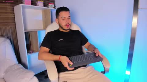 Snapshot of axel_grey_ chatting on 3, 10, 2025 axel_grey_ online show from 3, 10, 2025