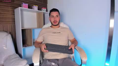 Snapshot of axel_grey_ chatting on 4, 10, 2025 axel_grey_ online show from 4, 10, 2025