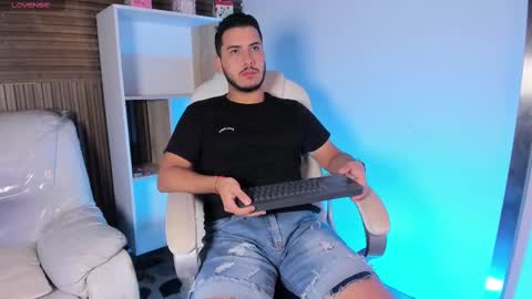 Snapshot of axel_grey_ chatting on 8, 10, 2025 axel_grey_ online show from 8, 10, 2025