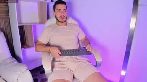 Snapshot of axel_grey_ chatting on 13, 10, 2025 axel_grey_ online show from 13, 10, 2025