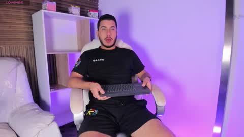 Snapshot of axel_grey_ chatting on 14, 10, 2025 axel_grey_ online show from 14, 10, 2025