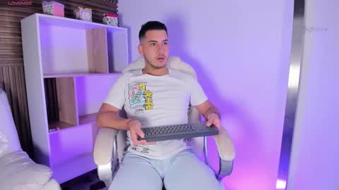 Snapshot of axel_grey_ chatting on 17, 10, 2025 axel_grey_ online show from 17, 10, 2025