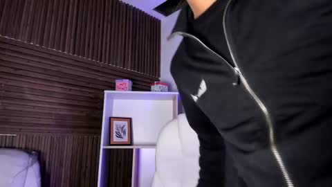 axel_grey_ online show from 5, 12, 2025