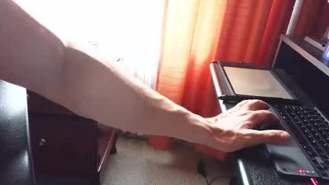 Snapshot of axelcr0ss chatting on 28, 10, 2025 axelcr0ss online show from 28, 10, 2025