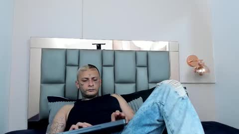 Snapshot of axeldasilva27cm chatting on 8, 1, 2025 online show from 8, 1, 2025