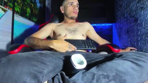 Axell Cross2 online show from 12, 4, 2026