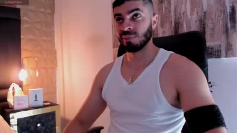 Snapshot of axelthompsom chatting on 4, 10, 2025 Axel Thompsom online show from 4, 10, 2025