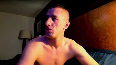 Snapshot of axl_fx chatting on 5, 2, 2025 Axl online show from 5, 2, 2025