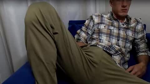 Snapshot of axl_fx chatting on 21, 9, 2025 Axl online show from 21, 9, 2025