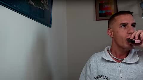 Snapshot of axl_fx chatting on 7, 10, 2025 Axl online show from 7, 10, 2025