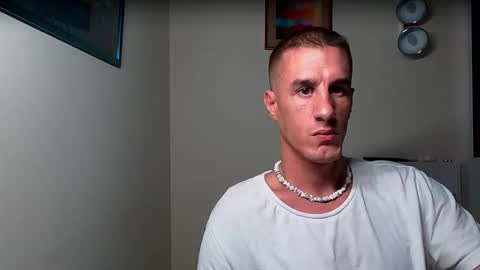 Snapshot of axl_fx chatting on 8, 10, 2025 Axl online show from 8, 10, 2025