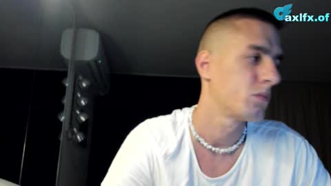 Snapshot of axl_fx chatting on 24, 10, 2025 Axl online show from 24, 10, 2025