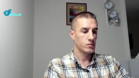 Snapshot of axl_fx chatting on 18, 11, 2025 Axl online show from 18, 11, 2025