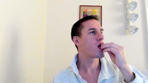 Snapshot of axl_fx chatting on 15, 12, 2025 Axl online show from 15, 12, 2025