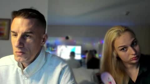 Snapshot of axl_fx chatting on 18, 12, 2025 Axl online show from 18, 12, 2025