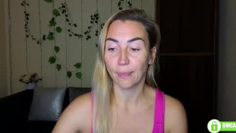 Snapshot of ay_kiss_jully chatting on 2, 11, 2025 Jully online show from 2, 11, 2025