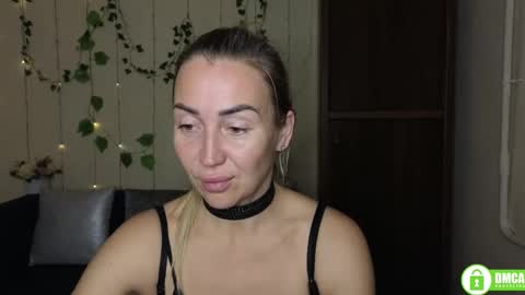 Snapshot of ay_kiss_jully chatting on 3, 11, 2025 Jully online show from 3, 11, 2025