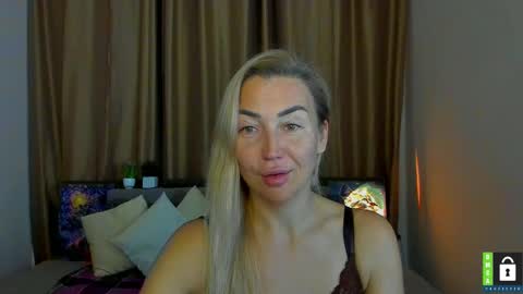 Snapshot of ay_kiss_jully chatting on 6, 11, 2025 Jully online show from 6, 11, 2025